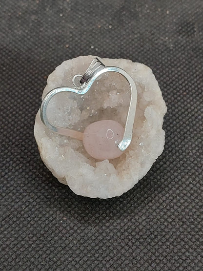 Pendentif " Coeur de quartz rose"