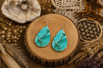 Boucles d'oreilles " Gouttes en bois colorés"